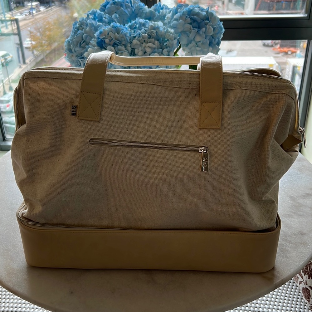 BEIS The Weekender Bag in Beige | Like New